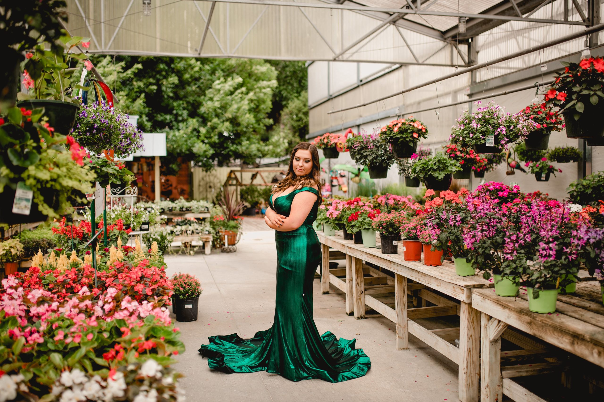 Beautiful greenhouse photo ideas with girl in prom dress
