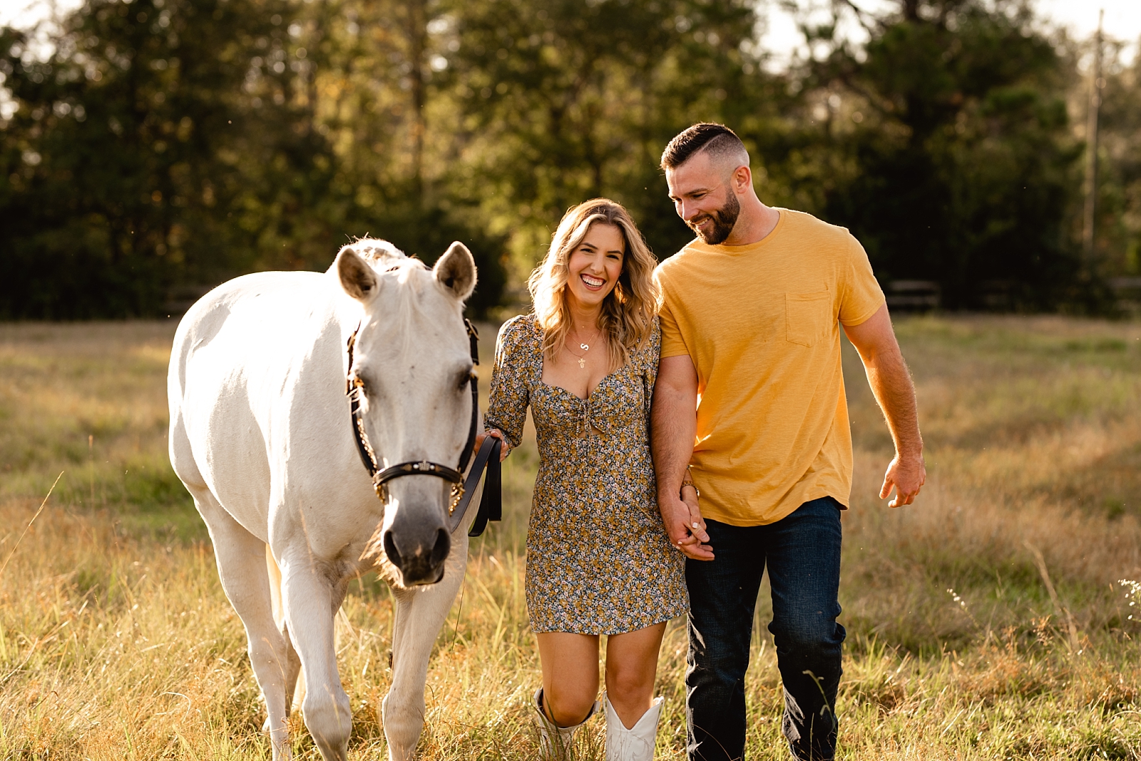 Equine photographer takes photos of couple with horse at sunset near Jacksonville FL
