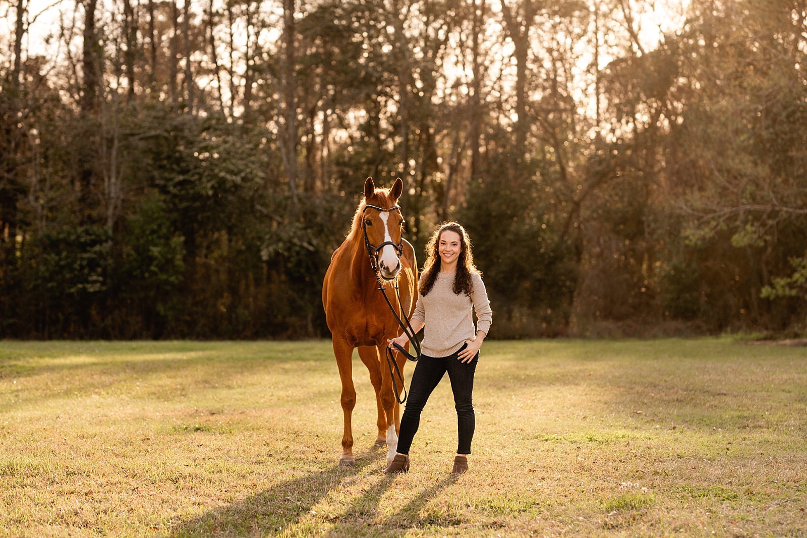 Dressage photographer in North Florida. Spoon Blue Stables in Tallahassee, FL. Chestnut warmblood cross mare. Simple outfit ideas for photos with your horse.