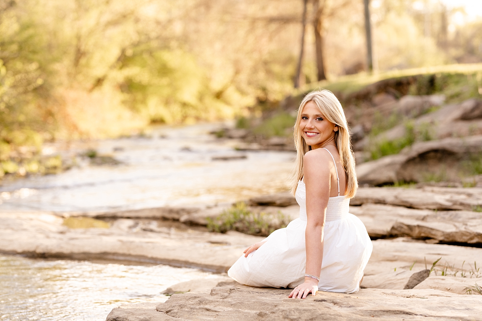 Senior photographer near Vestavia Birmingham Alabama. 