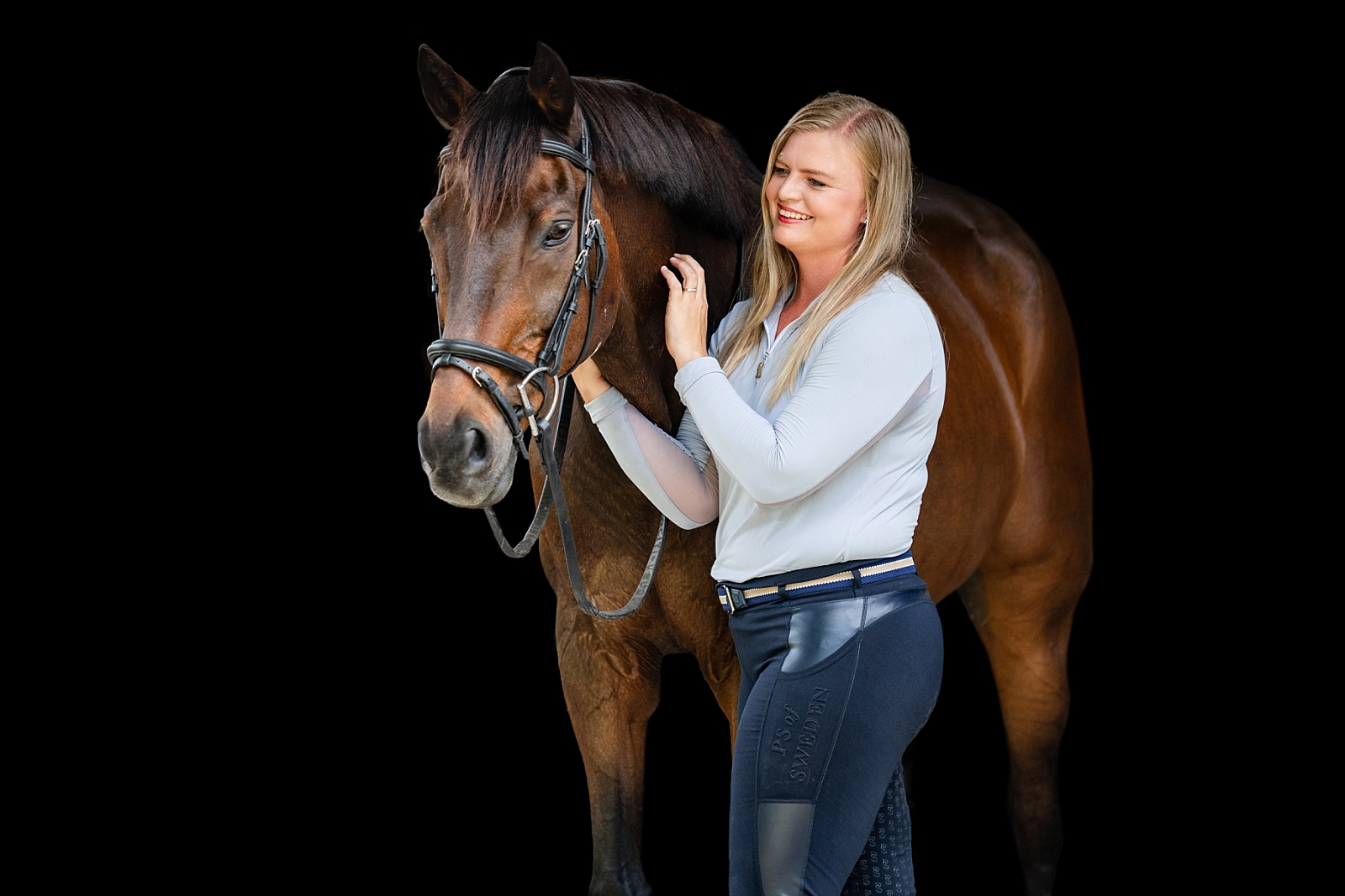 Thoroughbred photographer in Ocala takes fine art photos of retired racehorse.