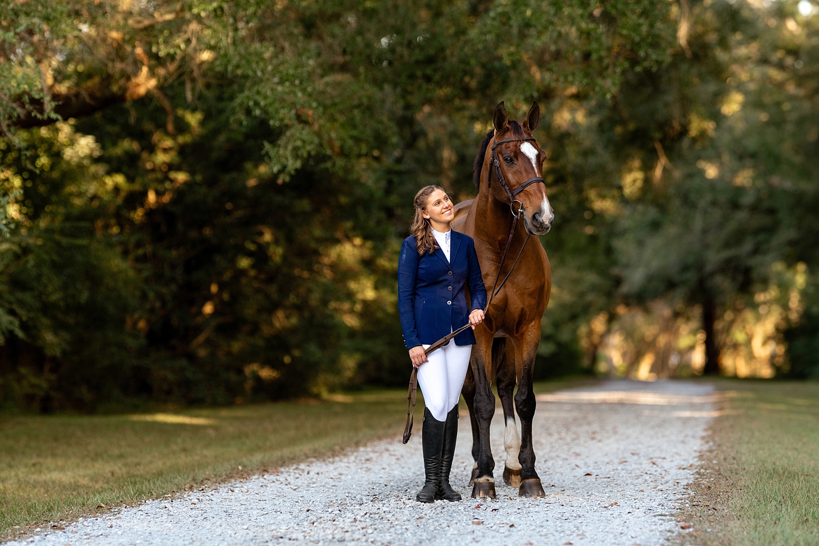 Senior photo session in Fairhope, Alabama featuring Jenna (Class of 2025) and her jumper horse, Coby. Wearing her Auburn University t-shirt, Jenna celebrated graduation with a heartfelt and fun equestrian session before heading off to college. A meaningful farewell to her high school horse, and perfect inspiration for horse girls graduating in 2025!