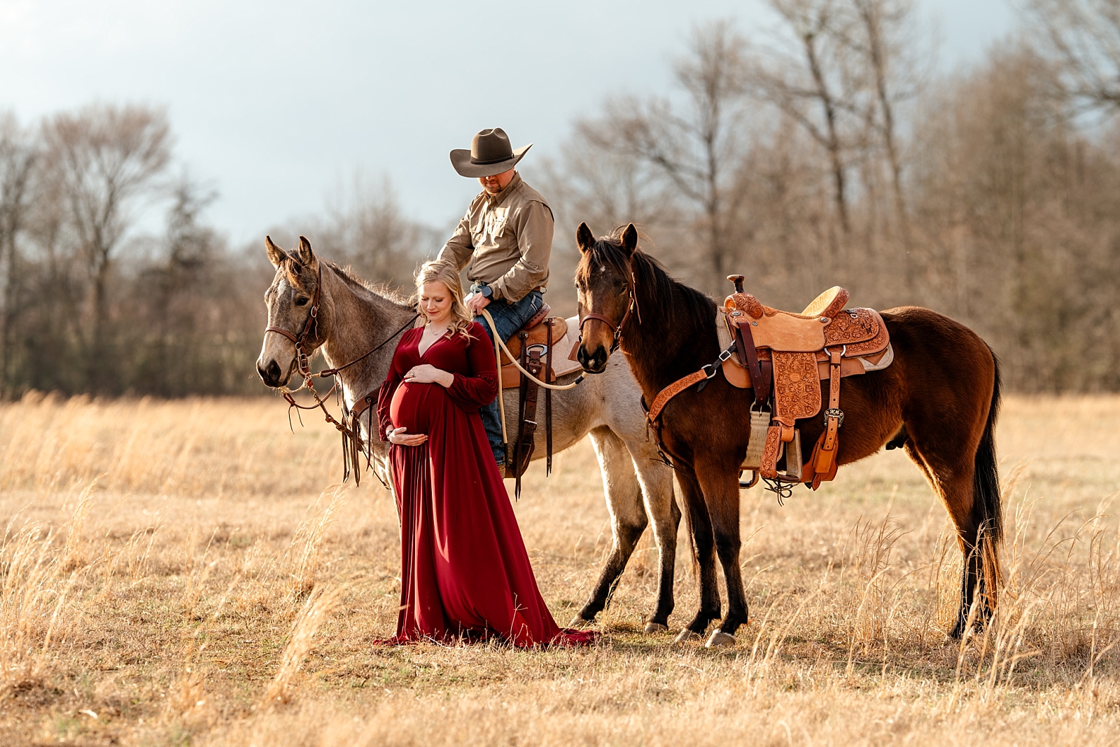 Heather and Hanson pose with their horses during a countryside maternity session in Alabama.